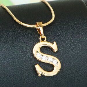 "Rose Gold Letter S Pendant with Sparkling Crystals – Elegant Finish, XPPT1368